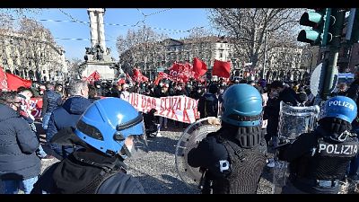 Manifestazioni in oltre 20 piazze italiane, 'non siamo tutelati' Manifestazioni in oltre 20 piazze italiane, 'non siamo tutelati'