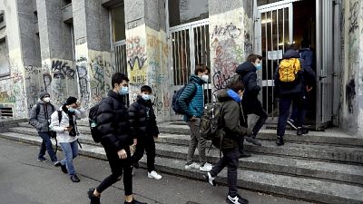 5 mln non hanno mai lasciato le loro aule 5 mln non hanno mai lasciato le loro aule