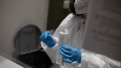 Continua il calo di ricoverati e contagi attivi Continua il calo di ricoverati e contagi attivi