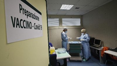 Sono 697 i nuovi casi, 11.697 test. In calo ricoveri area medica Sono 697 i nuovi casi, 11.697 test. In calo ricoveri area medica