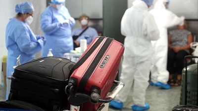 Uomo arrivato dall'Africa a Malpensa, inviato campione a Iss Uomo arrivato dall'Africa a Malpensa, inviato campione a Iss