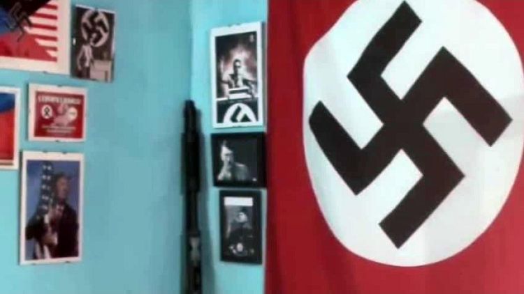 Utente con immagine di Hitler, poi insulti e slogan antisemiti