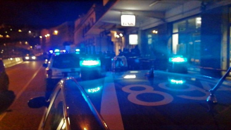 A Porto San Giorgio (Fermo) uomo disarmato da giovane,due feriti