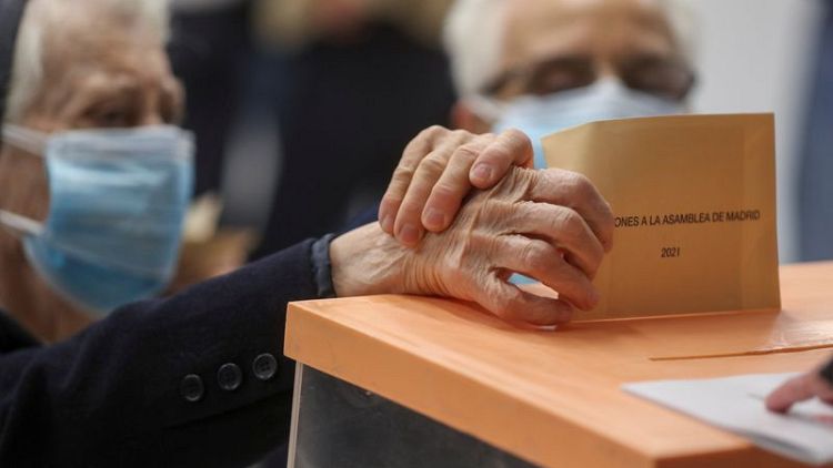 Madrid acude a las urnas en unas elecciones marcadas por la pandemia