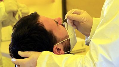 Salgono pazienti in terapia intensiva e ricoverati. Tasso 5,5% Salgono pazienti in terapia intensiva e ricoverati. Tasso 5,5%