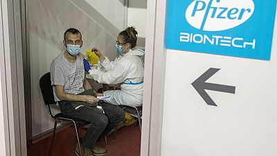 Pfizer aumenta la previsión de ventas de su vacuna anti-COVID para todo el año Pfizer aumenta la previsión de ventas de su vacuna anti-COVID para todo el año