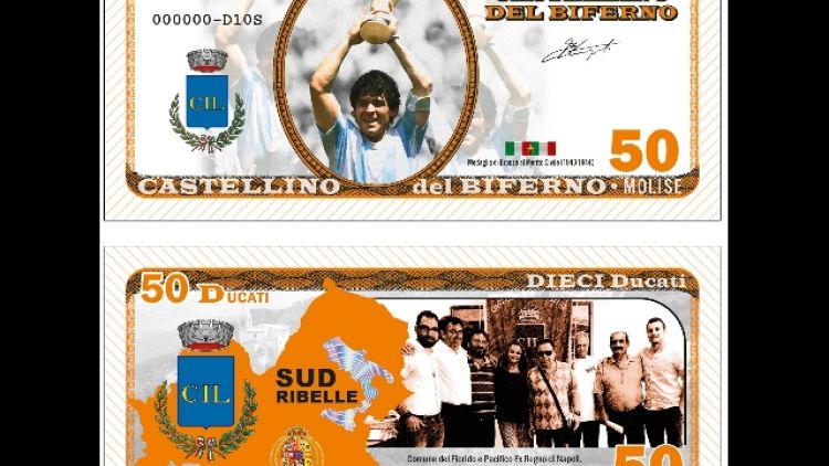 Comune stampa Pibe de Oro con maglia Napoli e Mundial 1986