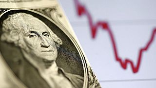 Dólar se afirma ante menor interés por el riesgo, mercado espera publicación de datos