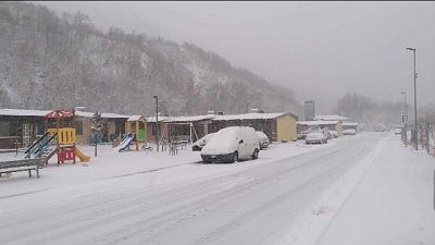 Rallentamenti circolazione entroterra. 15 cm neve in zone sisma Rallentamenti circolazione entroterra. 15 cm neve in zone sisma