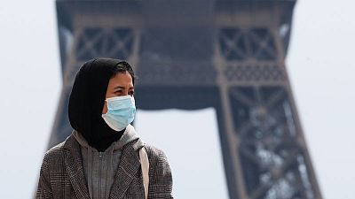 Jóvenes musulmanas protestan contra propuesta de prohibición francesa de hiyab