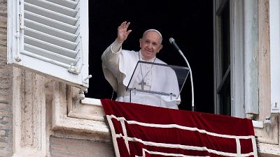 All'Angelus fa gli auguri agli innamorati per San Valentino All'Angelus fa gli auguri agli innamorati per San Valentino