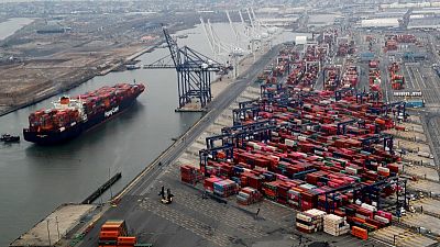 RESUMEN-Déficit comercial de EEUU toca récord máximo en medio de liberación de demanda contenida