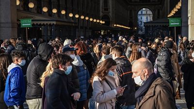A Milano sanzionate anche 30 persone ai tavoli A Milano sanzionate anche 30 persone ai tavoli