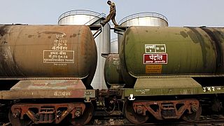 ارتفاع واردات النفط الهندية في مارس لكن الجائحة تلقي بظلالها