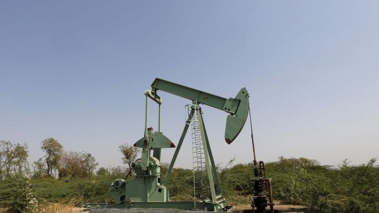 Importaciones de petróleo de India en marzo suben, pero preocupaciones por consumo se mantienen