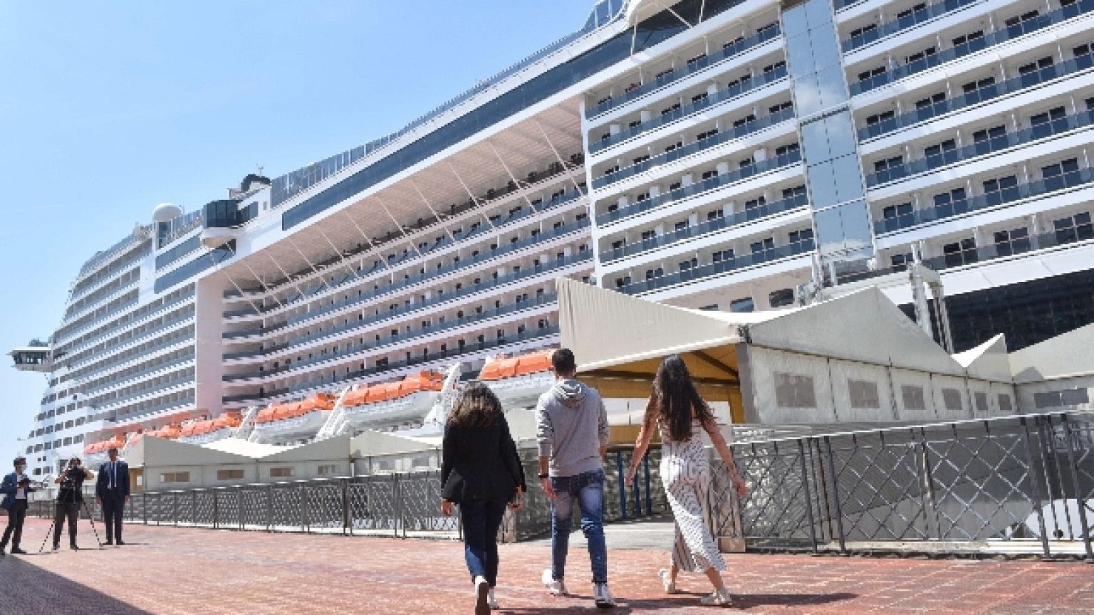 Passeggero e moglie sbarcano a Palermo. Il viaggio prosegue