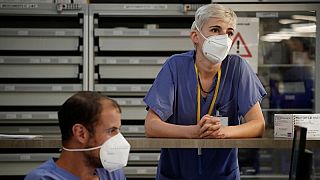 فرنسا تسجل 243 وفاة جديدة بكورونا في المستشفيات