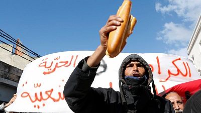 وثيقة حكومية تظهر أن تونس تخطط لخفض كتلة الأجور والدعم وثيقة حكومية تظهر أن تونس تخطط لخفض كتلة الأجور والدعم