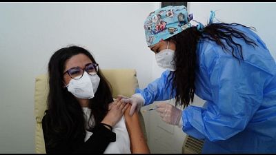 Vaccinazioni a personale scuole comunali nel Palacarbonara Vaccinazioni a personale scuole comunali nel Palacarbonara
