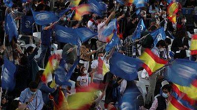 Ayuso, contraria a las restricciones, gana las elecciones de Madrid, según un sondeo Ayuso, contraria a las restricciones, gana las elecciones de Madrid, según un sondeo