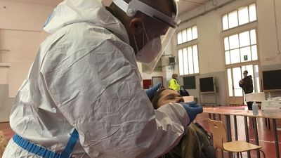 3,898 tamponi, 2.082 nuove diagnosi, positivi/testati 12% 3,898 tamponi, 2.082 nuove diagnosi, positivi/testati 12%