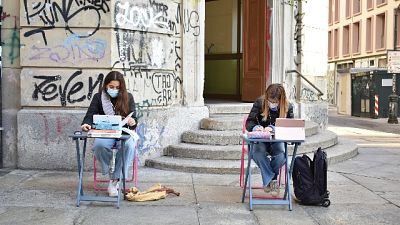 Protesta a Torino. 'E' accanimento, non siamo veicolo contagio' Protesta a Torino. 'E' accanimento, non siamo veicolo contagio'