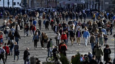 Più affollate vie shopping in quartiere Vomero.Lunedì zona rossa Più affollate vie shopping in quartiere Vomero.Lunedì zona rossa