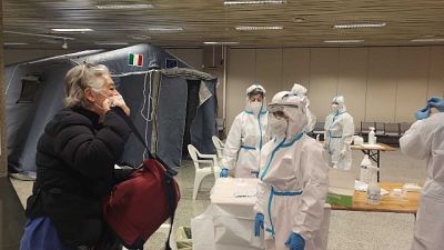 Curva contagi in discesa, tasso positività allo 0,2% Curva contagi in discesa, tasso positività allo 0,2%