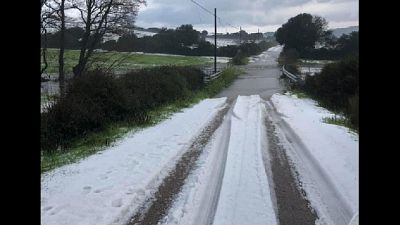 Violenta grandinata a Luogosanto, molte strade impraticabili Violenta grandinata a Luogosanto, molte strade impraticabili