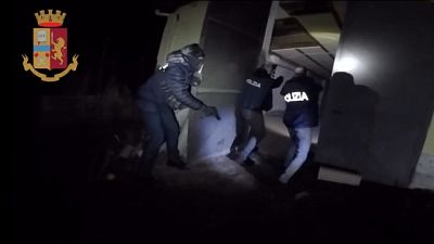 Polizia sorprende in casolare persone originarie del Foggiano Polizia sorprende in casolare persone originarie del Foggiano