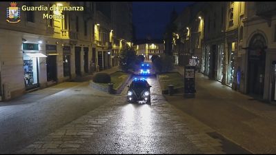 "Schema Ponzi" e falsi contratti, sequestrati 20 milioni di euro "Schema Ponzi" e falsi contratti, sequestrati 20 milioni di euro