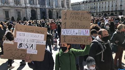 .Oltre un migliaio di genitori, insegnanti e studenti per no dad .Oltre un migliaio di genitori, insegnanti e studenti per no dad