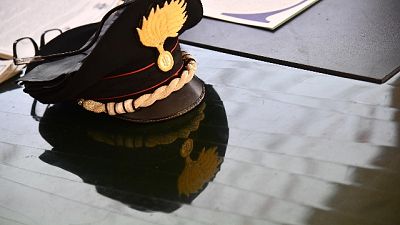 L'uomo arrestato dai carabinieri dopo richiesta aiuto L'uomo arrestato dai carabinieri dopo richiesta aiuto