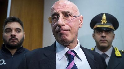 Decisione passa a maggioranza, con 6 voti contrari e astensioni Decisione passa a maggioranza, con 6 voti contrari e astensioni