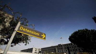 Intercettato dalla Polizia Penitenziaria dietro l'area detentiva Intercettato dalla Polizia Penitenziaria dietro l'area detentiva