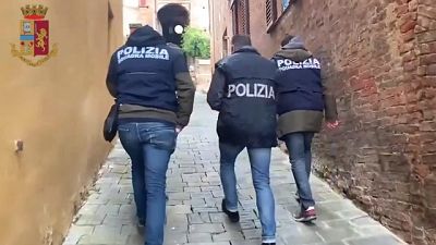 Eseguite 4 misure:, 2 in istituti penali minorili, 2 in comunità Eseguite 4 misure:, 2 in istituti penali minorili, 2 in comunità