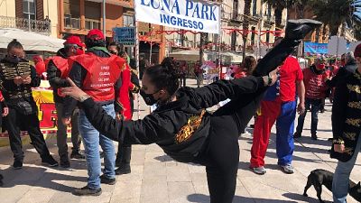 Sit-in dei lavoratori di due circhi e alcuni luna park Sit-in dei lavoratori di due circhi e alcuni luna park