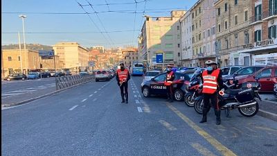 All'arrivo dei Carabinieri a Sacile giovani tentano nascondersi All'arrivo dei Carabinieri a Sacile giovani tentano nascondersi