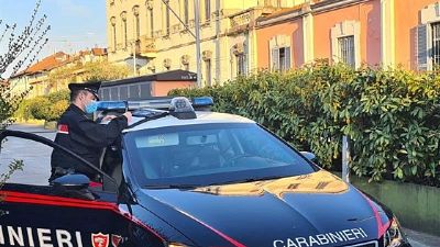 Carabinieri chiudono anche un bar per ammassamenti Carabinieri chiudono anche un bar per ammassamenti