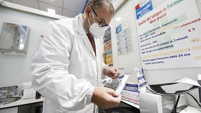 62 casi in meno e due decessi, oltre 2.000 tamponi eseguiti 62 casi in meno e due decessi, oltre 2.000 tamponi eseguiti