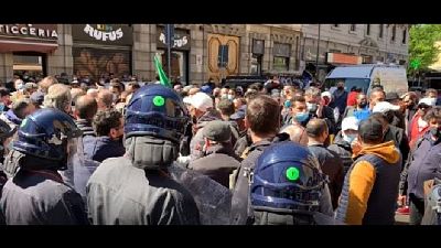 La protesta per chiedere di tornare a lavorare La protesta per chiedere di tornare a lavorare