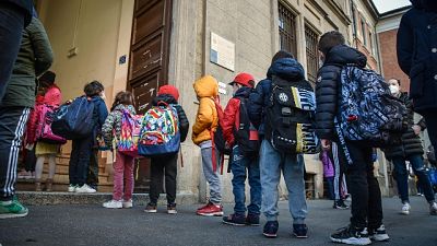 Lezioni in presenza per studenti fino alla prima media Lezioni in presenza per studenti fino alla prima media