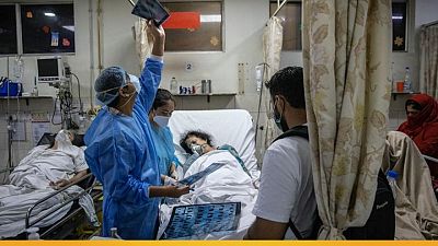 الهند تشهد زيادة قياسية في عدد الإصابات والوفيات اليومية بكورونا الهند تشهد زيادة قياسية في عدد الإصابات والوفيات اليومية بكورونا