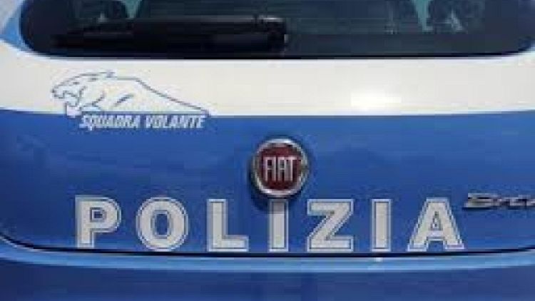 A Bari, una 26enne ha schiaffeggiato anche un passeggero