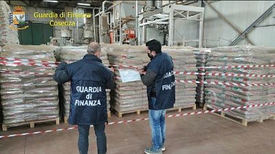 Sigilli della Gdf a impianto in Calabria. Marchio taroccato Sigilli della Gdf a impianto in Calabria. Marchio taroccato