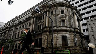 Futuro primer ministro de Japón mantendrá apoyo fiscal y monetario, por ahora