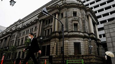 Futuro primer ministro de Japón mantendrá apoyo fiscal y monetario, por ahora