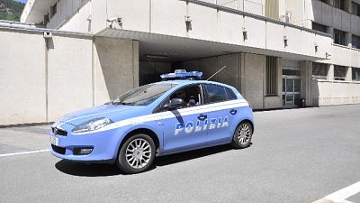 Aveva profonda ferita alla gola, indaga la polizia Aveva profonda ferita alla gola, indaga la polizia