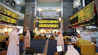 أسواق الخليج تتراجع بفعل انخفاض أسعار النفط، ودبي تصعد أسواق الخليج تتراجع بفعل انخفاض أسعار النفط، ودبي تصعد