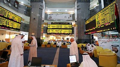 أسواق الخليج تتراجع بفعل انخفاض أسعار النفط، ودبي تصعد
